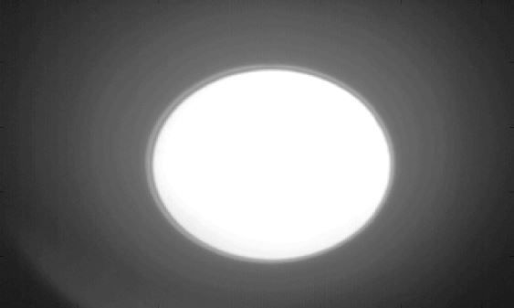 cuerpo negro cálido fotografiado con un filtro de densidad neutra